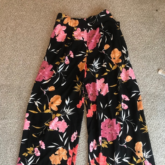 Guess Wide Leg Floral Pants - Picture 1 of 7